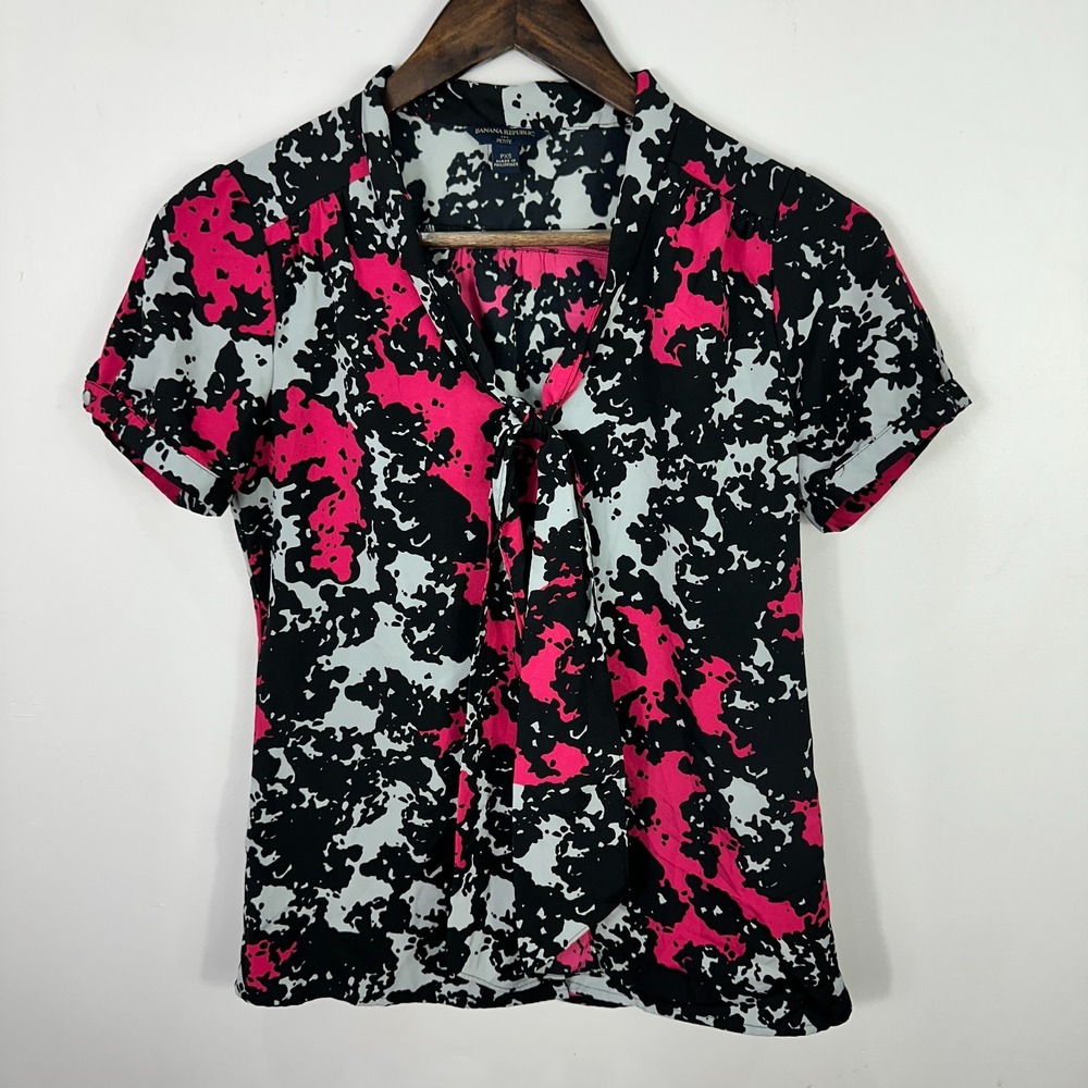 Banana Republic Petite XS Tie Neck Blouse Pink Black Abstract Artsy Office Chic‎